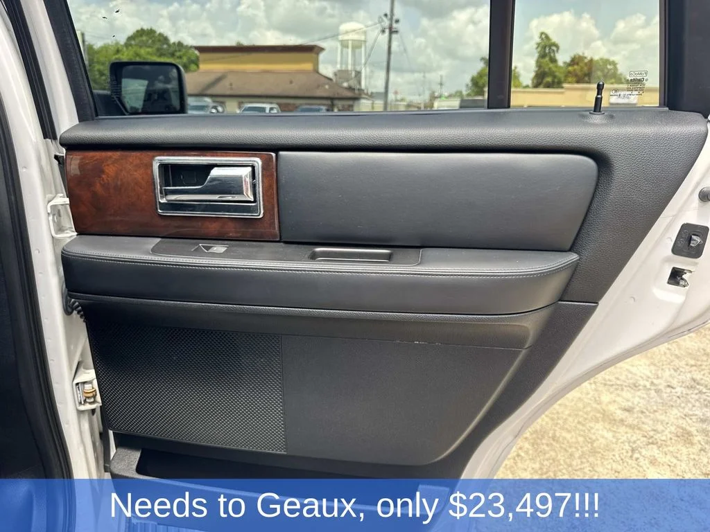 Used 2017 White Lincoln Select image 29