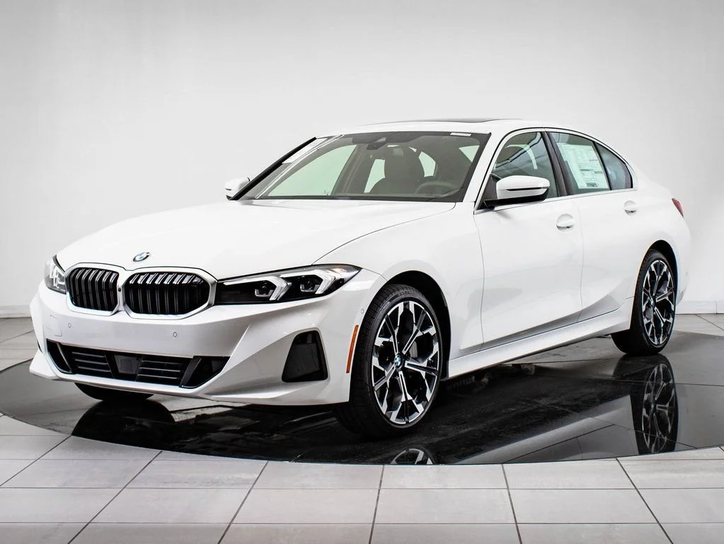 Used 2025 Alpine White BMW 330i xDrive image 1