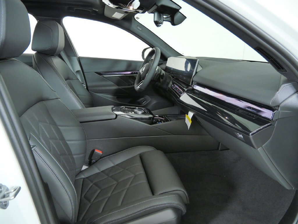 New 2027 Alpine White BMW 530i xDrive image 20
