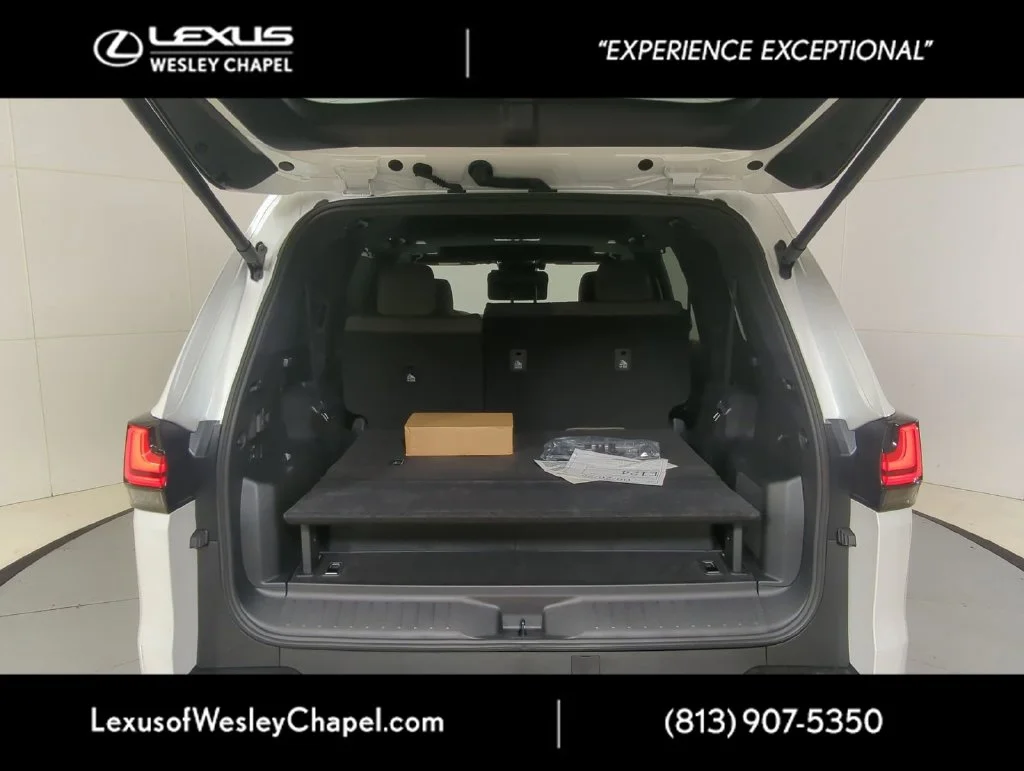 Used 2025 White Lexus 700H image 8