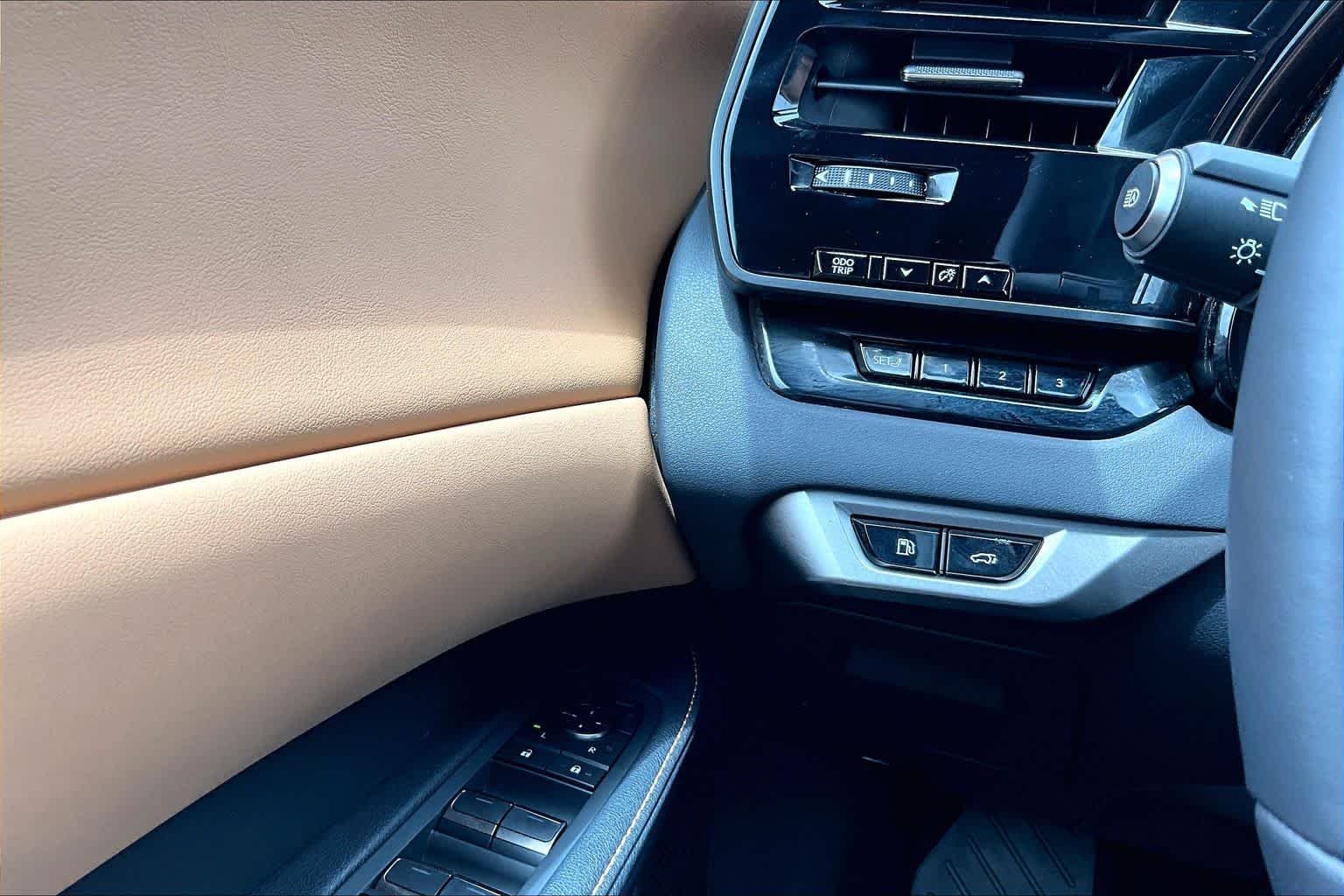 Certified Used 2025 Nightfall Mica Lexus Premium Plus image 34