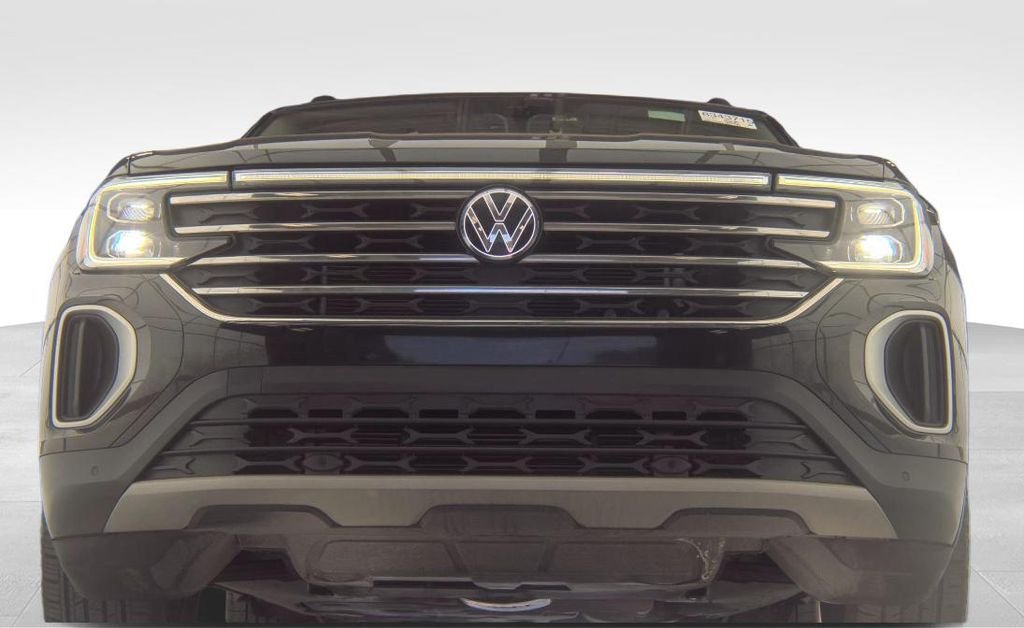 Used 2024 Black Volkswagen 2.0T SE w/Technology image 2
