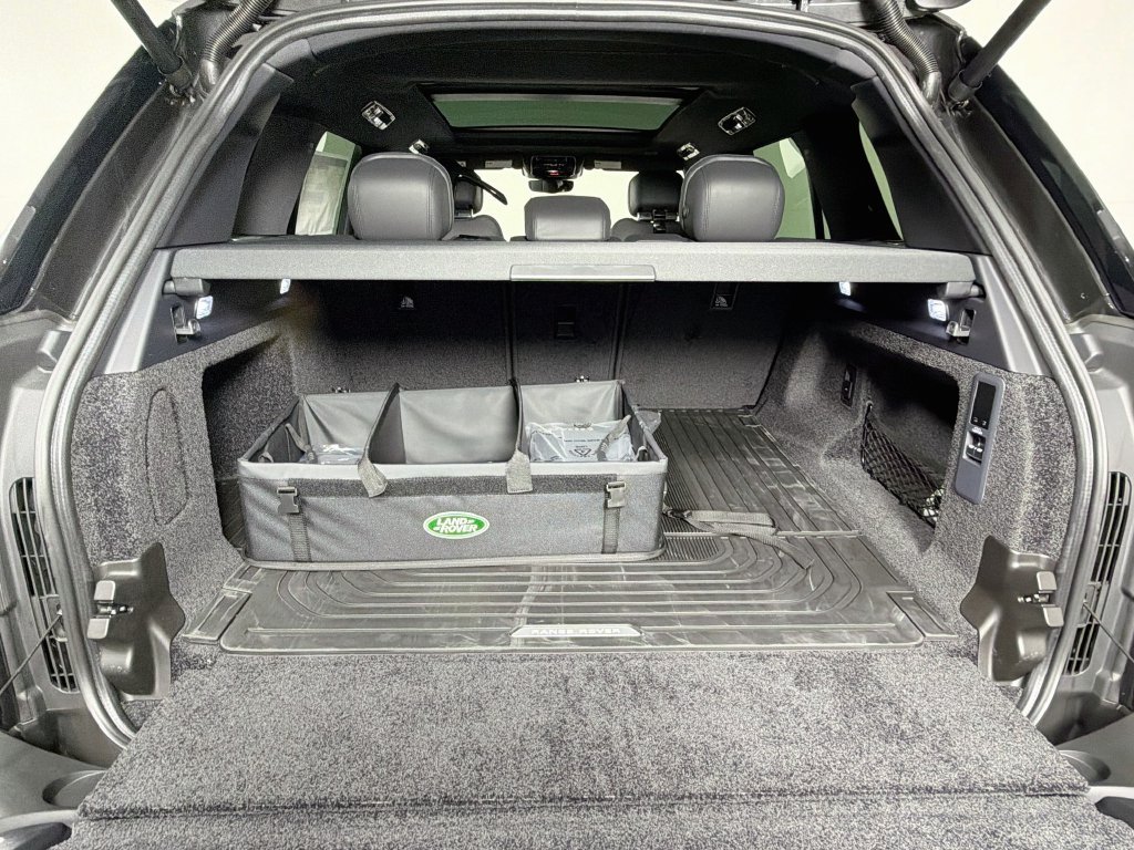 New 2027 Santorini Black Land Rover SE image 28