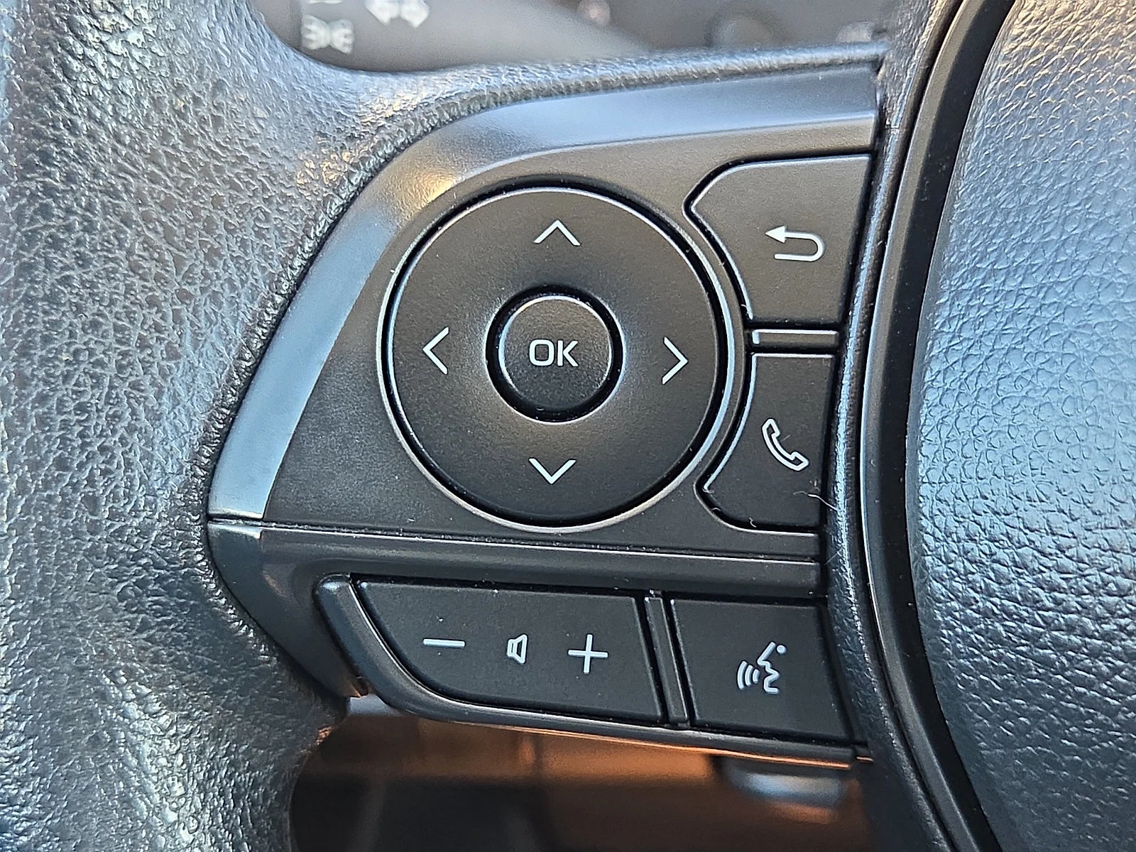 Used 2025 Midnight Black Metallic Toyota LE image 21