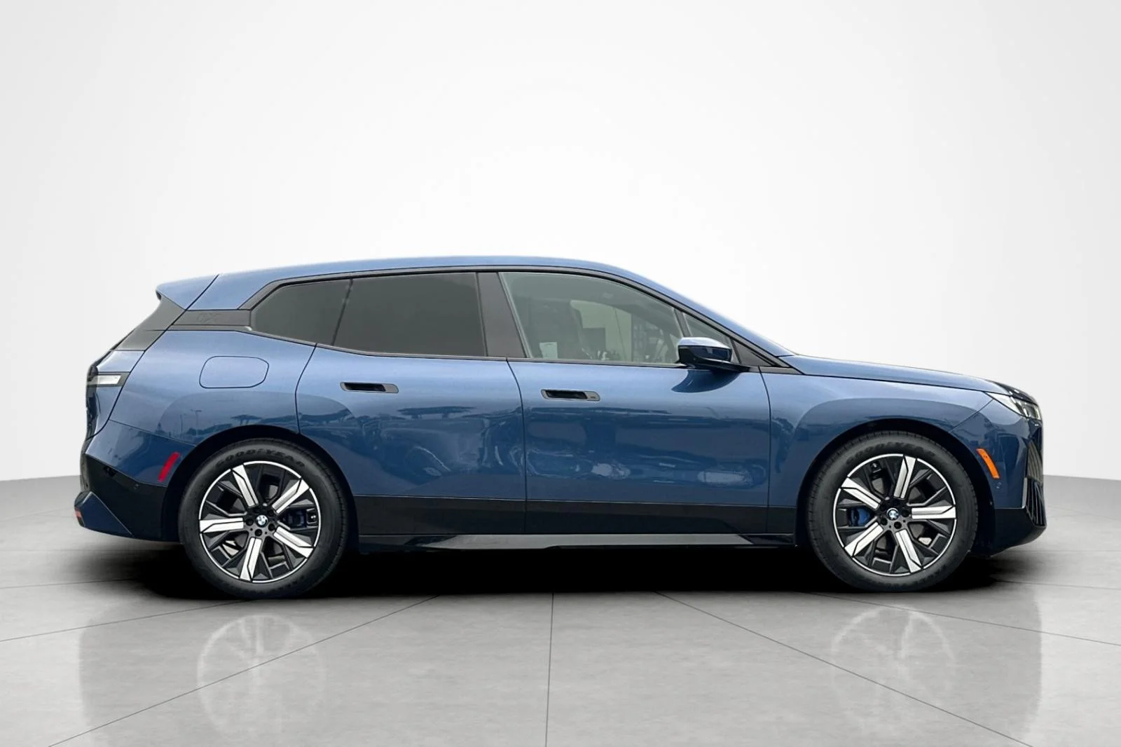 Used 2023 Phytonic Blue Metallic BMW xDrive50 image 6