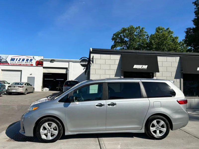 Used 2019 Silver Toyota L Minivan 4D image 4
