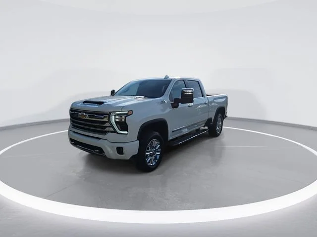 Used 2024 White Chevrolet High Country image 4