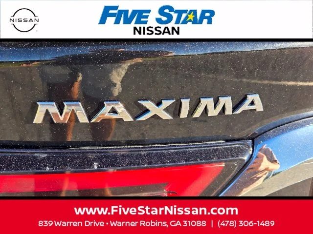 Used 2021 Black Nissan Platinum image 11