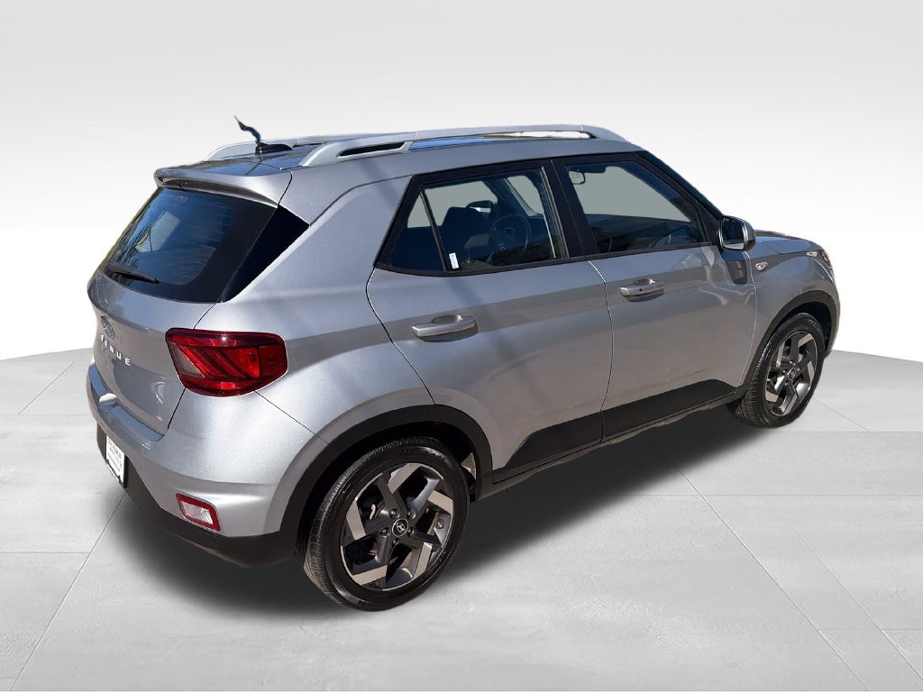Used 2025 Silver Hyundai SEL image 5