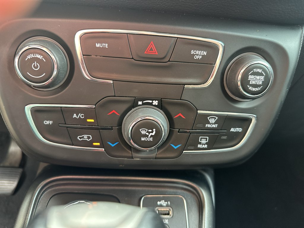 Used 2020 White Clearcoat Jeep Trailhawk image 22