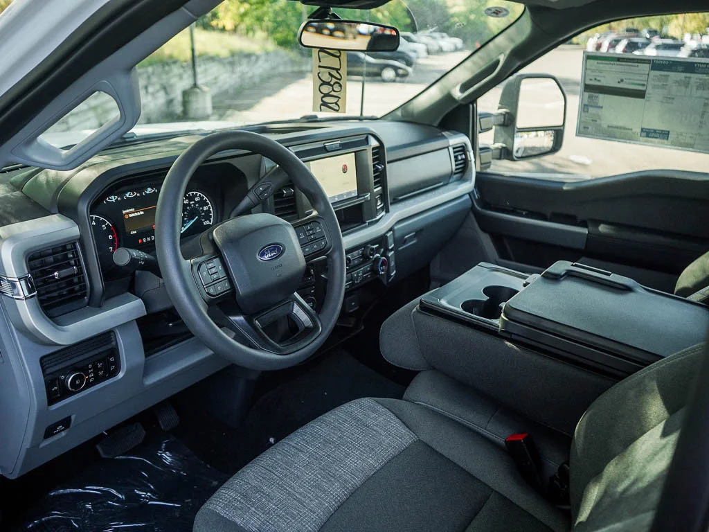 New 2027 Oxford White Ford F-350® XLT image 11