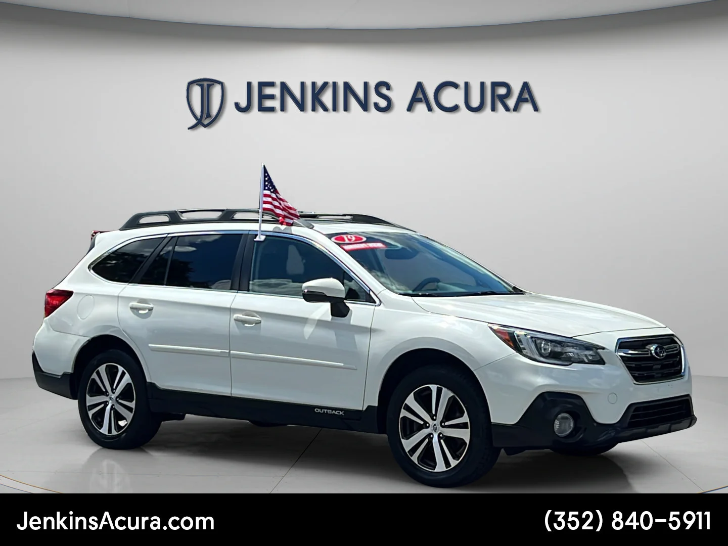Used 2019 Crystal White Pearl Subaru Limited image 1