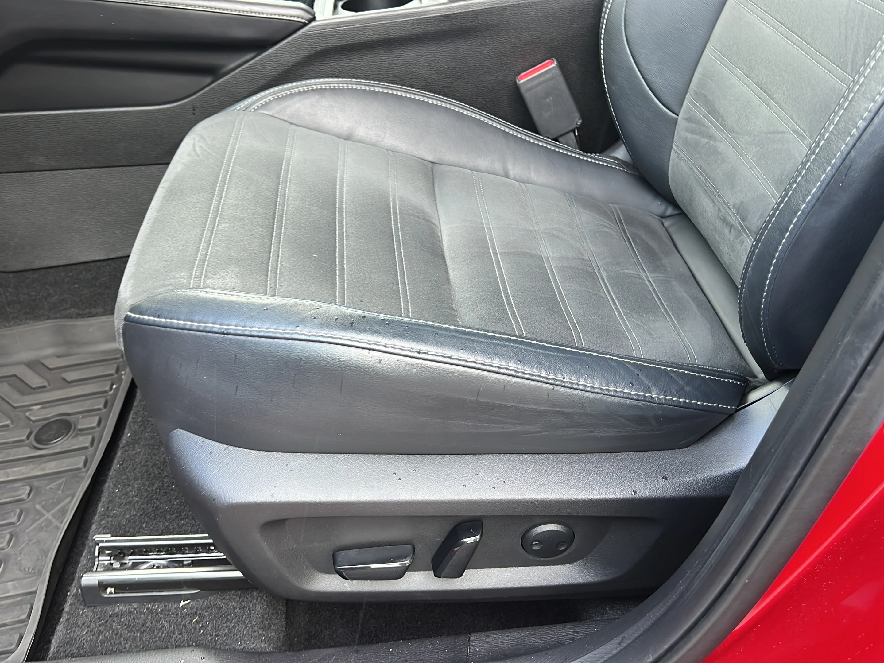 Used 2023 Red Mitsubishi SE Special Edition image 14