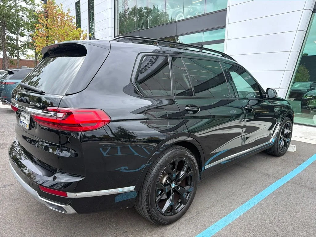 Used 2022 Black BMW xDrive40i image 6