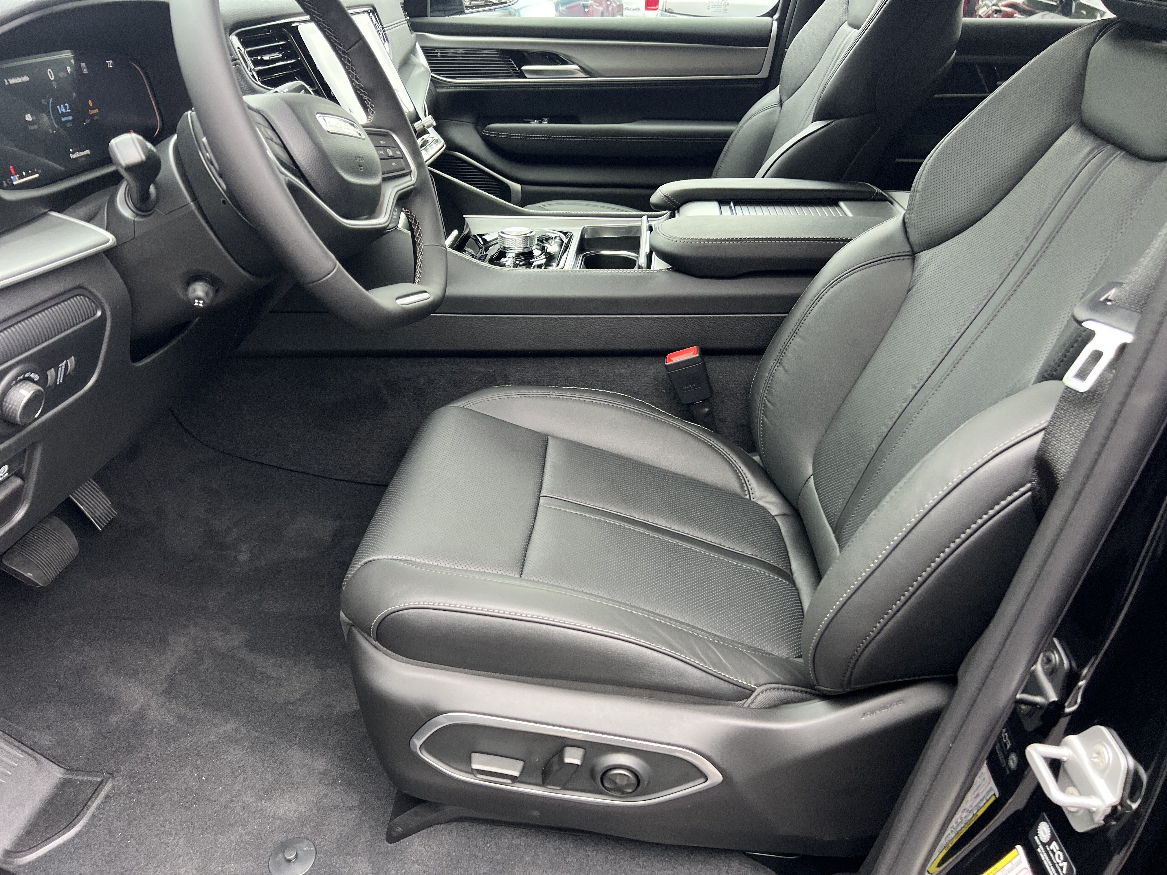 New 2026 High Gloss Black Jeep Limited image 11