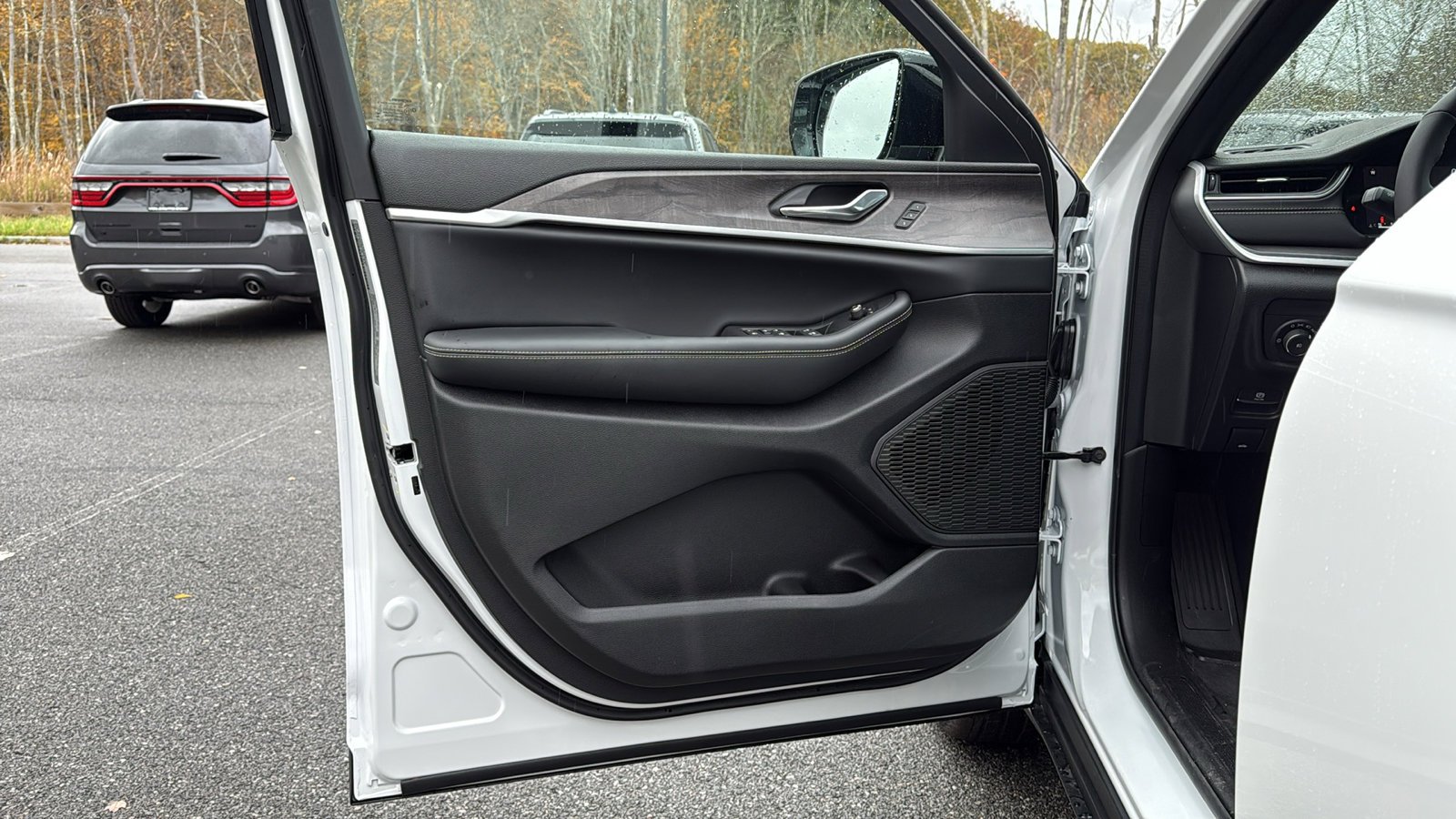 2025 Jeep Grand Cherokee Limited photo 4