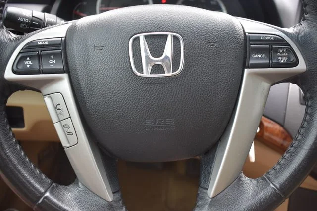 Used 2012 White Honda EX-L image 19