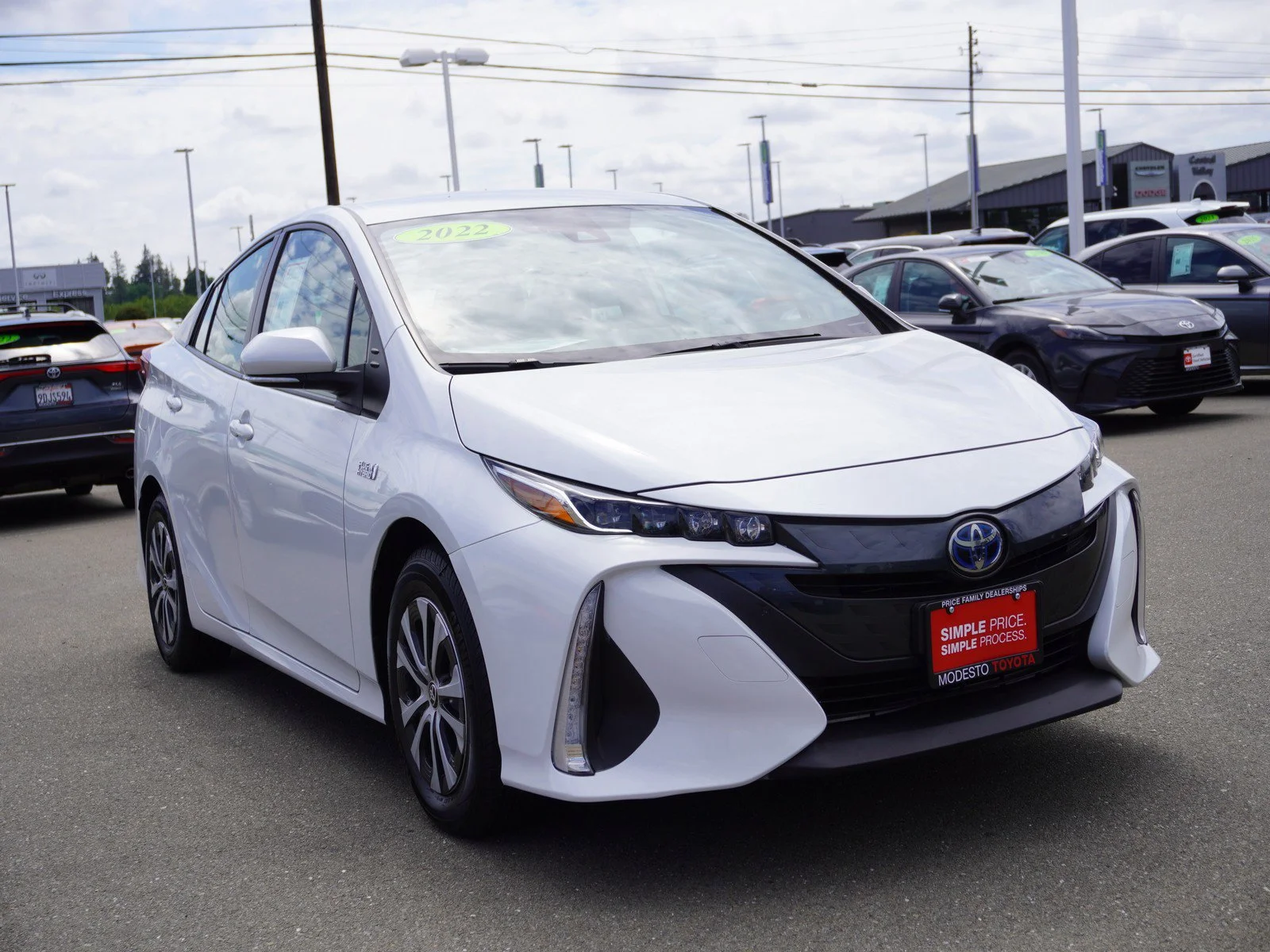 Certified Used 2022 Wind Chill Pearl Toyota XLE image 1