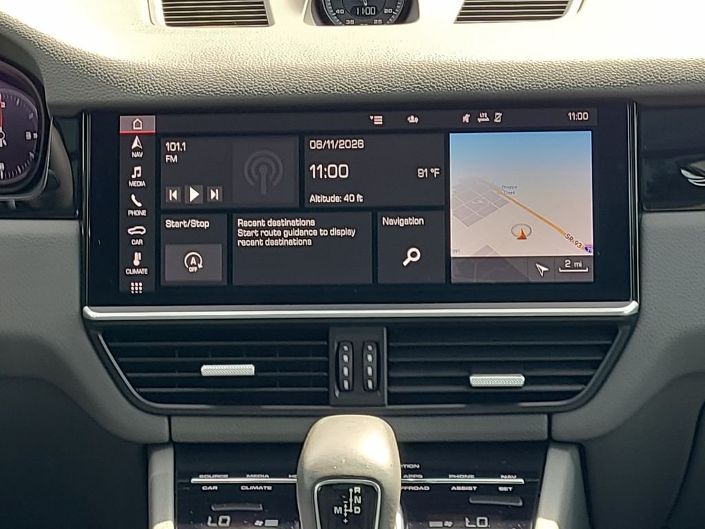 Used 2021  Porsche Base image 19