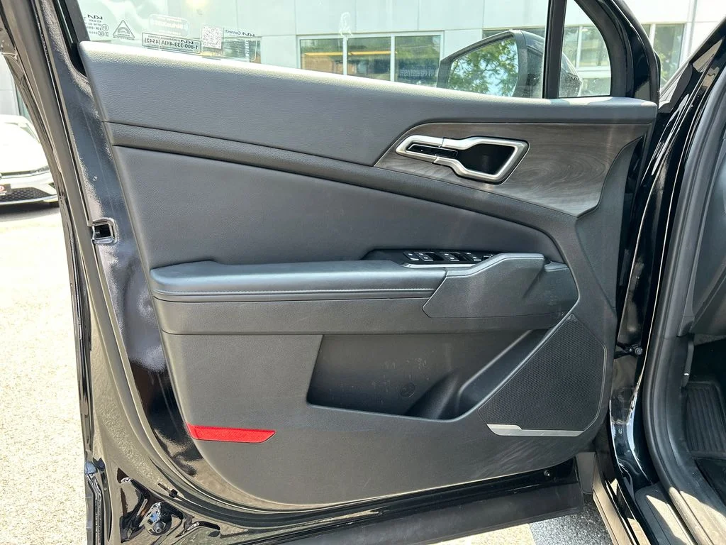Used 2024 Black Kia X-Line image 9