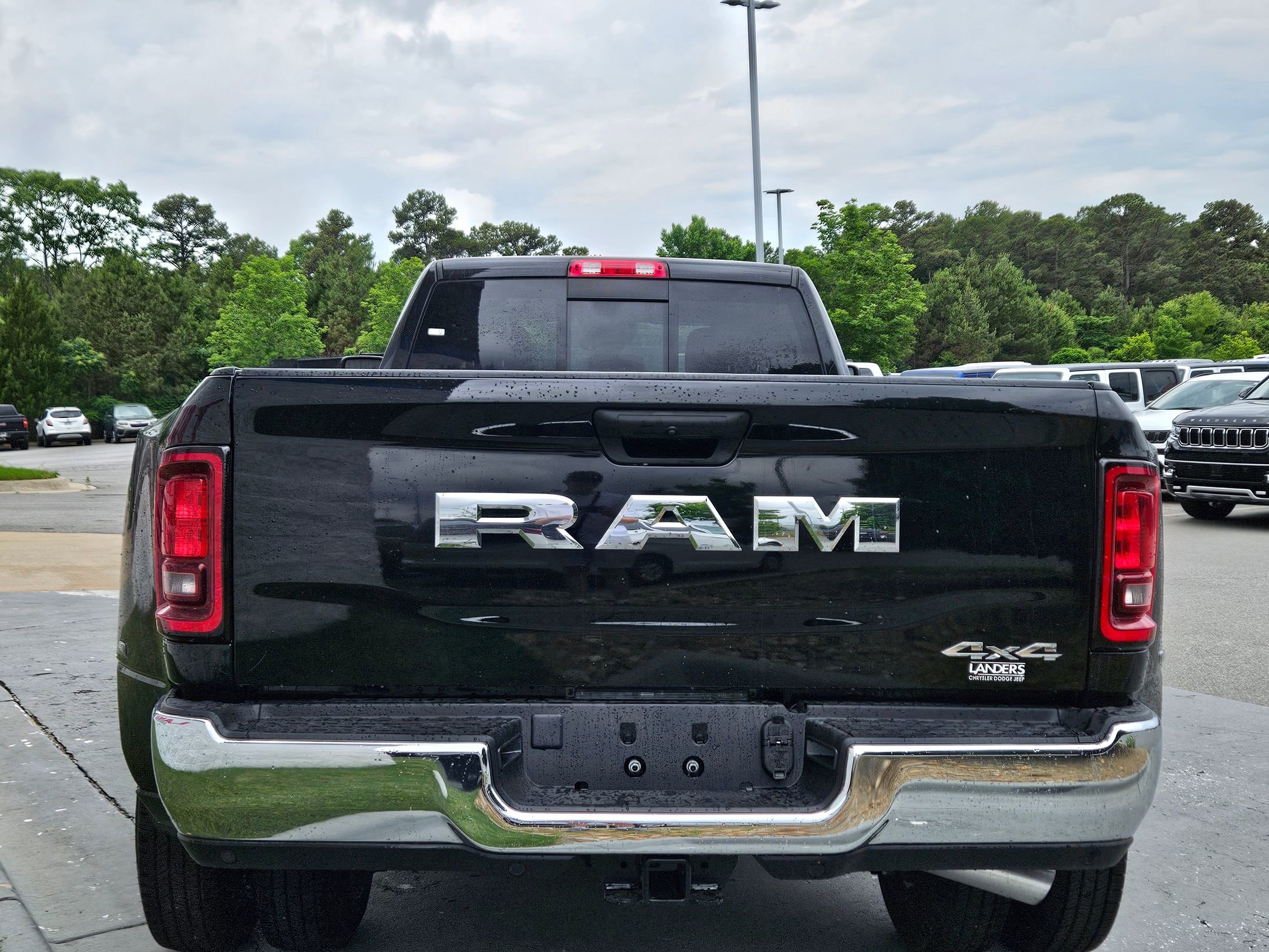 New 2026 Diamond Black Crystal Pearl-Coat Exterior Paint RAM Tradesman image 6