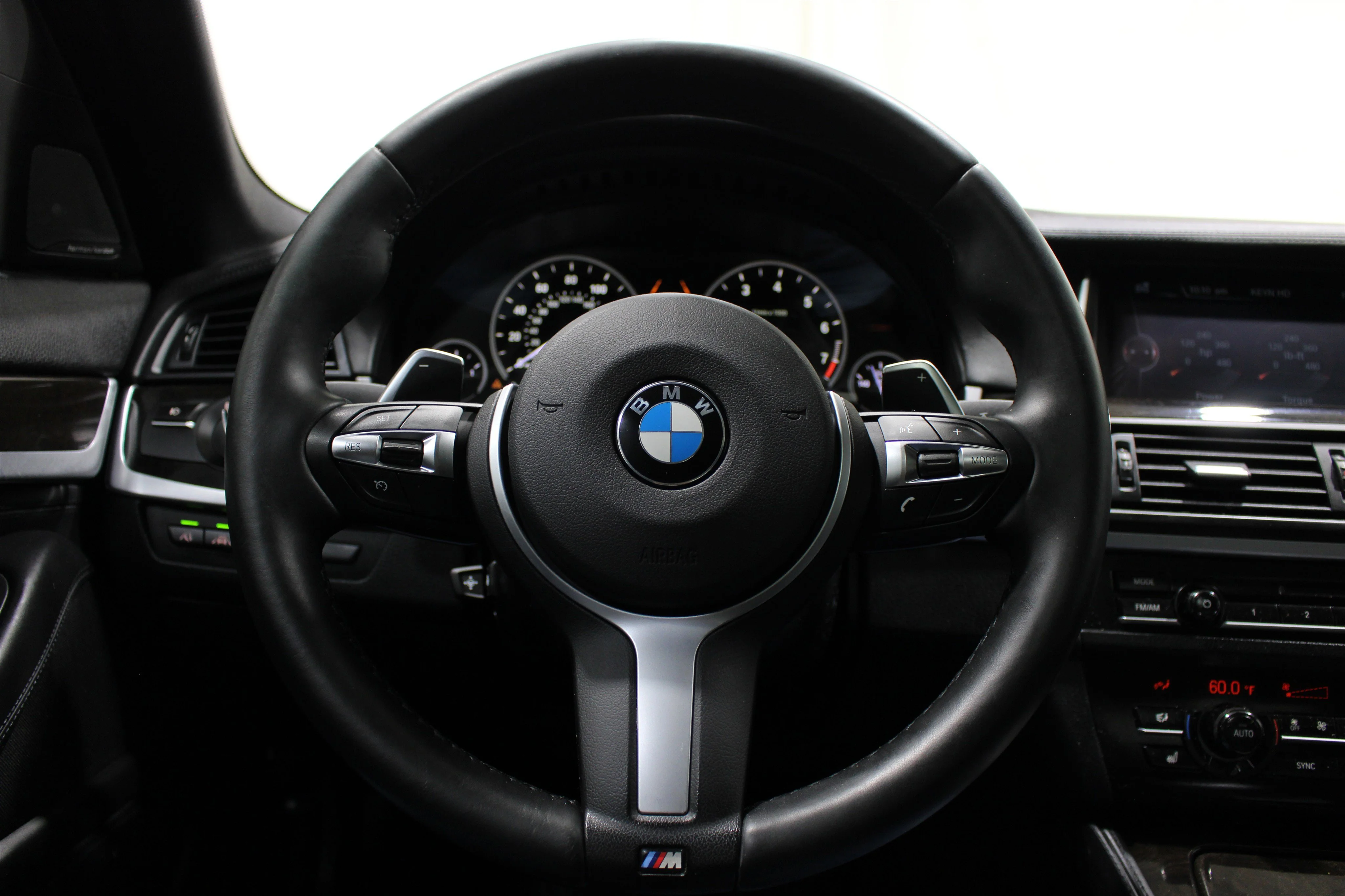 2016 BMW 5 Series 550i - Photo 10
