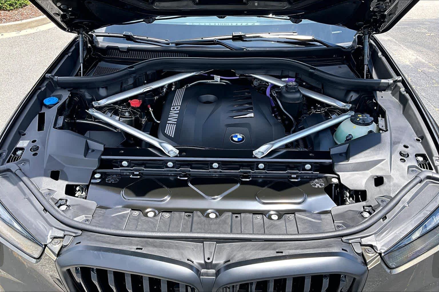 New 2026 Manhattan Green Metallic BMW sDrive40i image 16