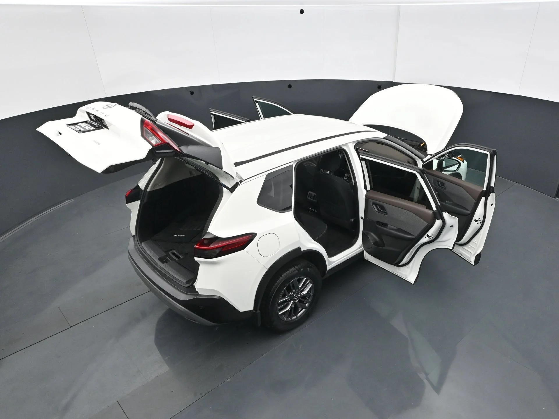 Used 2023 Glacier White Nissan S image 41
