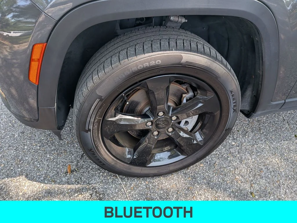 Used 2023 Gray Jeep Limited image 12