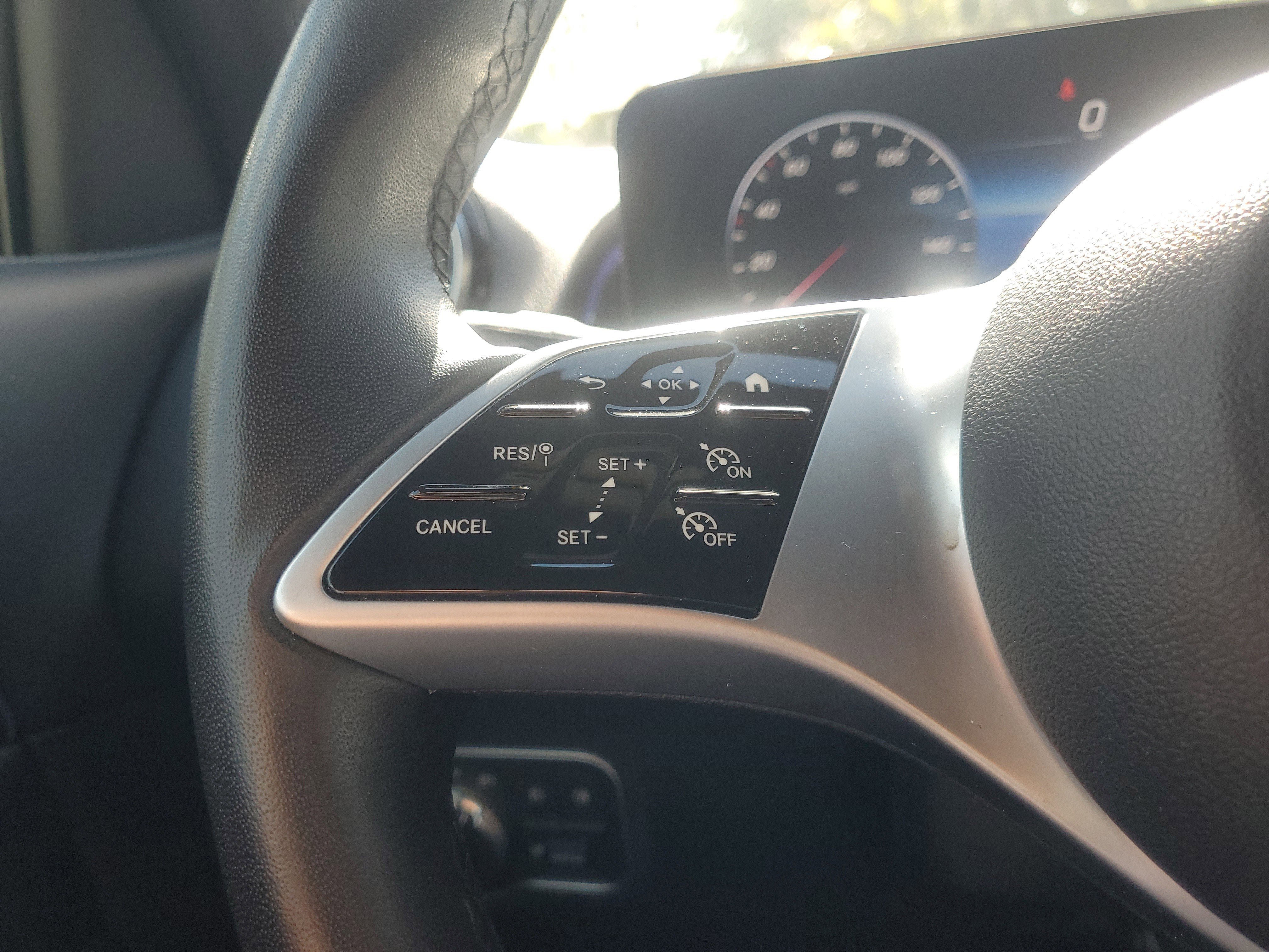 Used 2025 Black Mercedes-Benz GLB 250 image 21