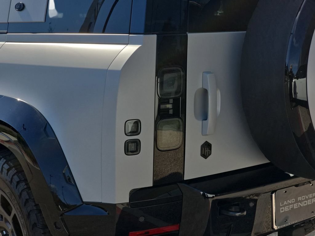 2026 Land Rover Defender X-Dynamic SE - Photo 40