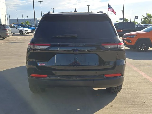 Used 2025 Black Jeep Altitude X image 6