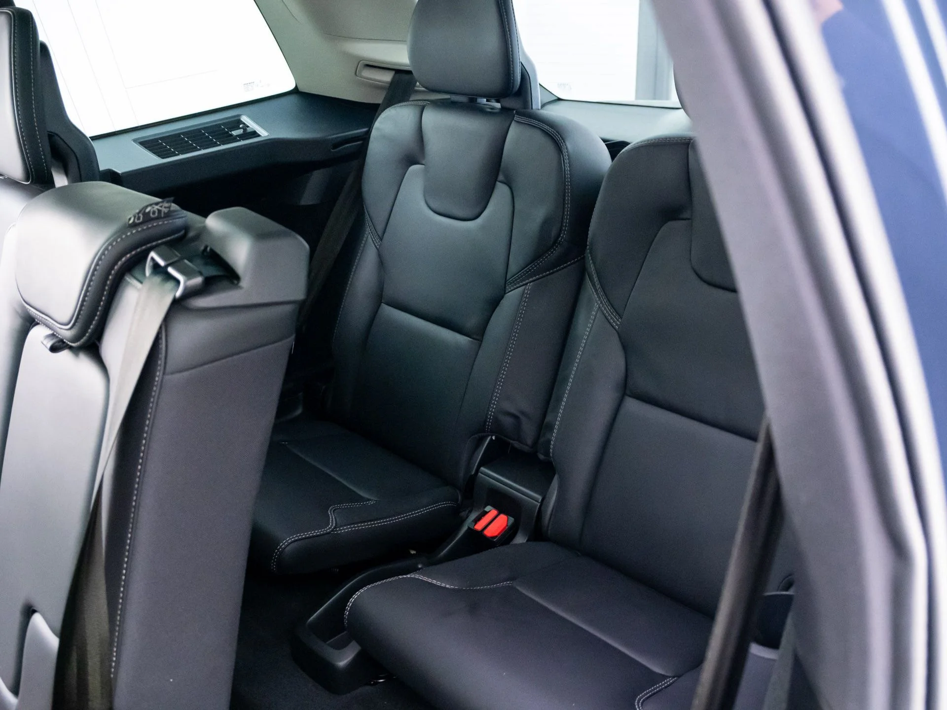 Used 2025 Blue Volvo T8 Ultra image 18