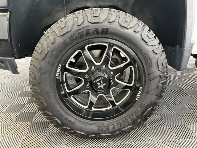Used 2020 White Chevrolet Custom image 22