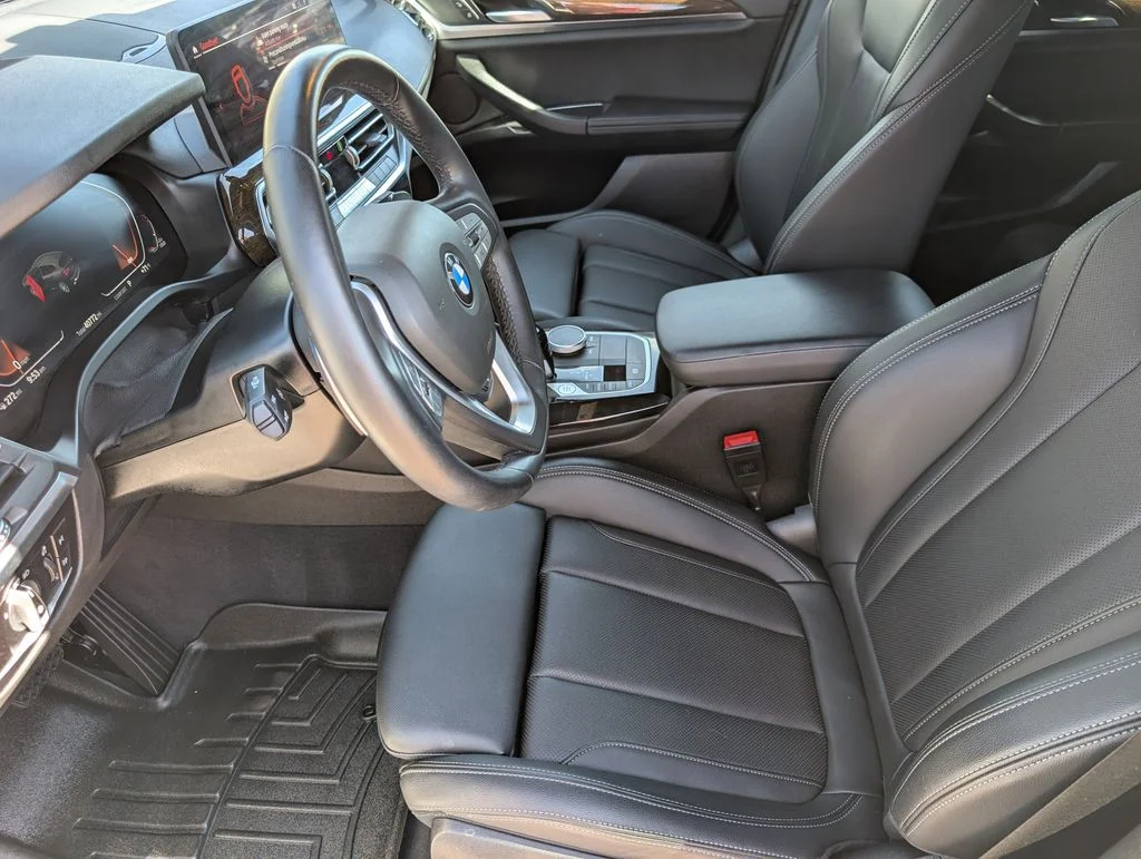Used 2023 White Metallic BMW sDrive30i image 14