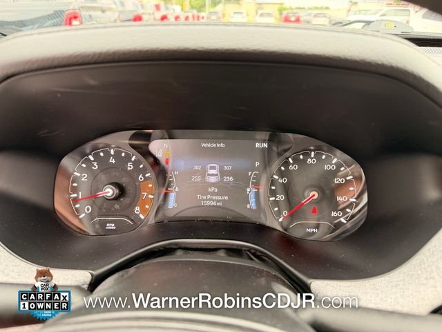 Used 2024 White Jeep Latitude image 28