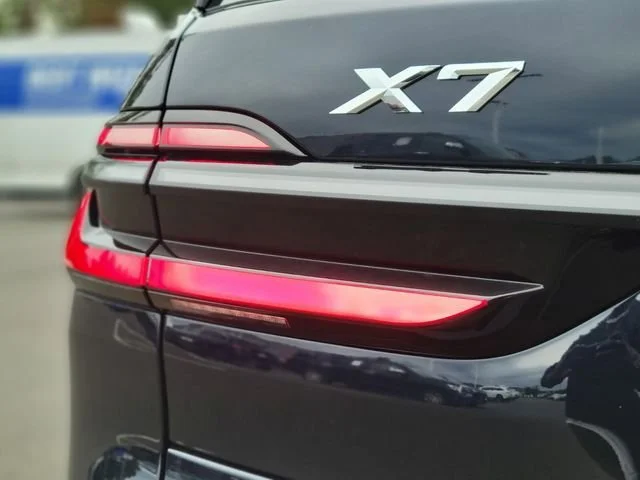 New 2027 Carbon Black Metallic BMW xDrive40i image 10