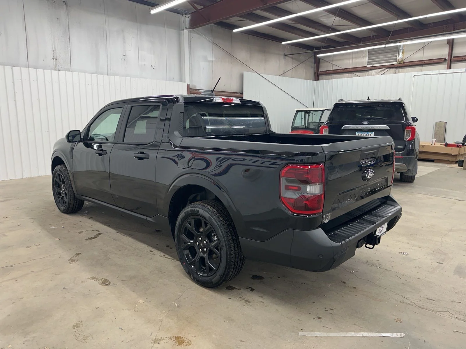 New 2025 Shadow Black Ford XLT image 6