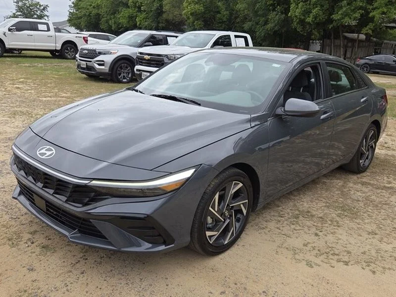 Used 2025 Gray Hyundai SEL Convenience image 4