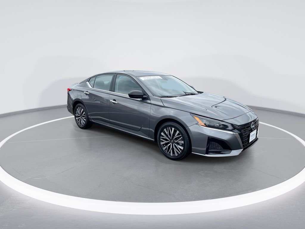 Used 2025 Gun Metallic Nissan 2.5 SV image 2