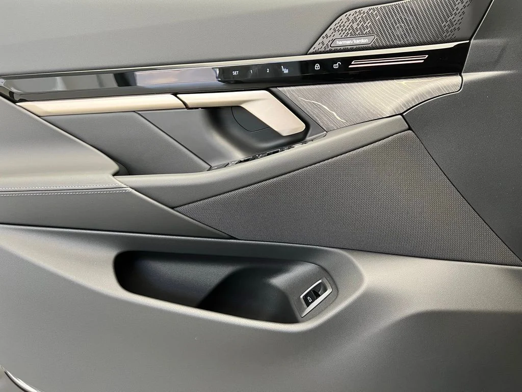 New 2026 Dark Graphite Metallic BMW 530i xDrive image 20