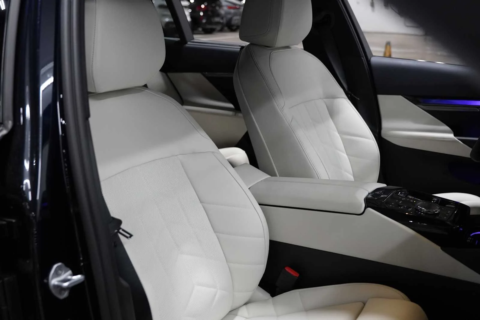 New 2027 Carbon Black Metallic BMW 530i xDrive image 9