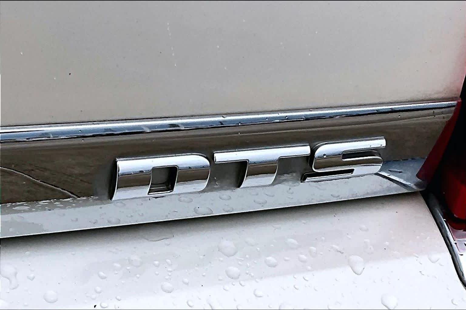 Used 2010 White Diamond Tricoat Cadillac w/1SC image 9