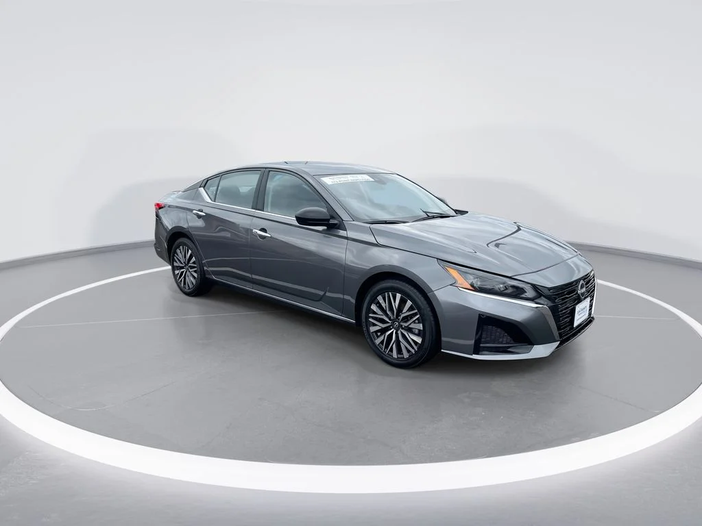 Used 2025 Gray Nissan 2.5 SV image 2