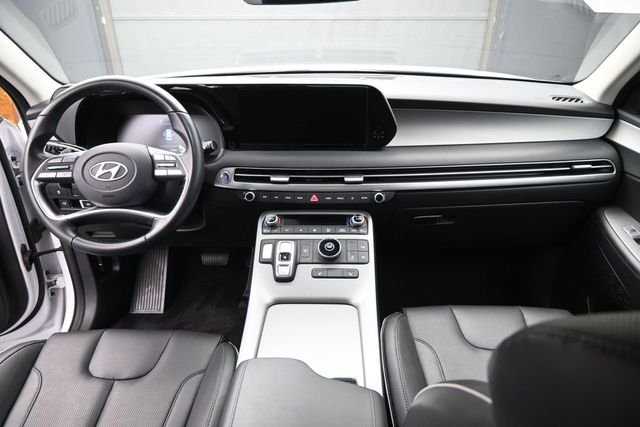 Used 2025 White Hyundai SEL image 25