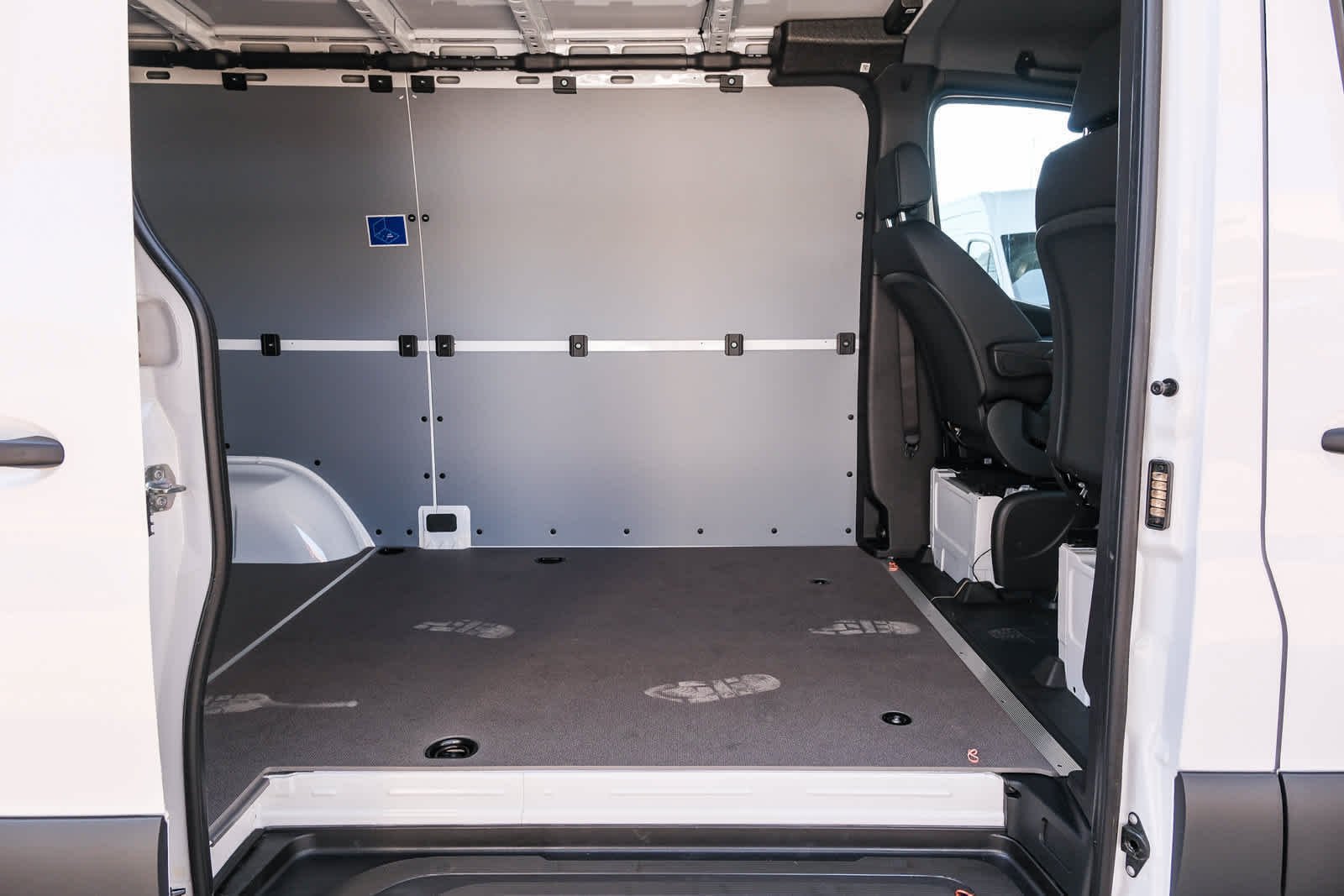 New 2026 Arctic+White Mercedes-Benz Cargo 144 WB  RWD 2.0L 4-Cylinder image 21