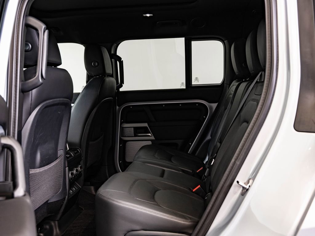 Used 2024 Hakuba Silver Metallic Land Rover S image 43