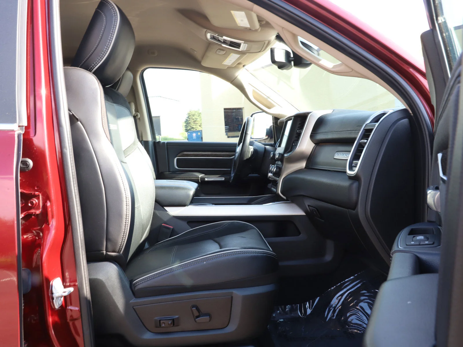 Used 2019 Delmonico Red Pearlcoat Ram Laramie image 11