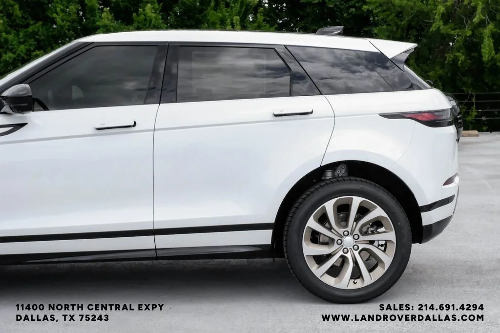 New 2026 Ostuni Pearl Wht Prem Met Land Rover Hoxton Edition image 10