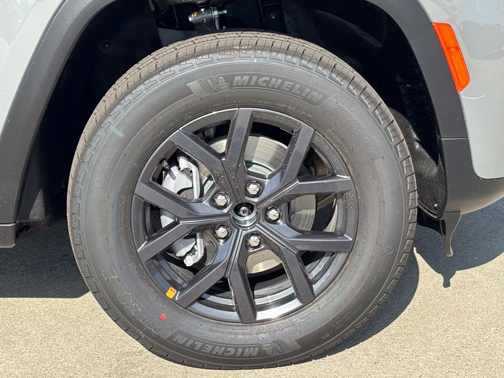New 2027 Gray Jeep Laredo Altitude image 23